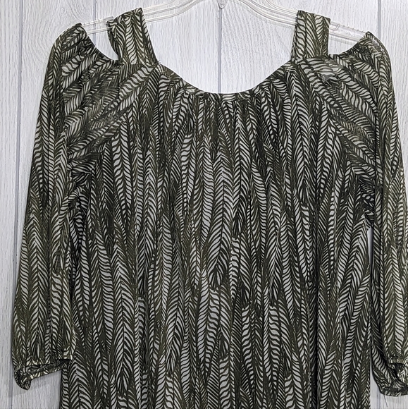 CATHERINES 2X Top Embellished Neckline 3/4 Sleeves - Picture 7 of 8